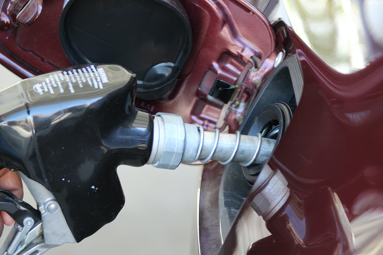 debate-heats-up-on-gasoline-rebates-vouchers-advisoranalyst